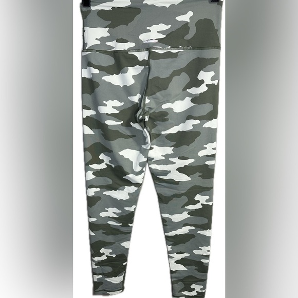 Aerie Green and White Chill Play Move Legging Size M - Picture 2 of 4